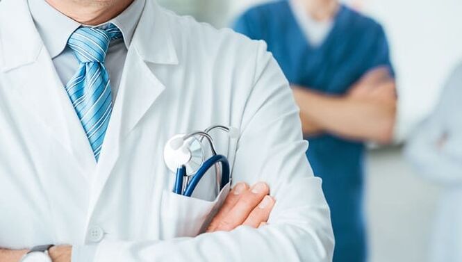 médecin qui traite les problèmes de puissance après 50 ans